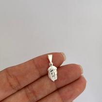 Pingente Jesus Cristo Minimalista Semijoia Religiosa Feminina com Estilo Delicado e Sofisticado Banhada a Ouro 18k