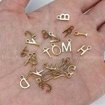 Pingente letras em aço prateado e dourado - hipoalergênico