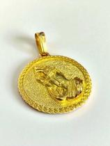 Pingente Mão Orando Redondo - Banhado a Ouro 18k