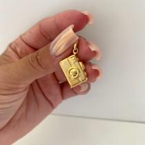 Pingente Máquina Fotográfica Semijoia Feminina Temática com Design Autoral Banhada a Ouro 18k Simonatto