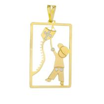 Pingente menino soltando pipa banhado a ouro
