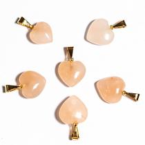 Pingente Mini Coração de Quartzo Goiaba Natural com Detalhes Dourados - Atacado
