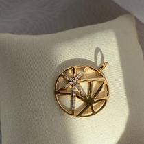 Pingente Monte Carlo Em Ouro Amarelo 18k Peso: 2,14gr Pingente Monte Carlo Em Ouro Amarelo 18k Peso: 2,14gr