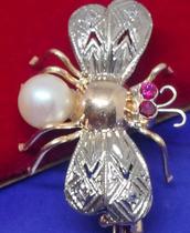 Pingente Ouro Branco Abelha com Pérola 4 mm Ouro 18 Kilates Peso 2.10 Gramas 22x16 mm