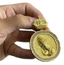 Pingente Personalizado Mão Orando Banhado Ouro 18k Cravejado