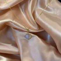 Pingente pirâmide na garra (ouro)- pedra da lua Pingente pirâmide na garra (ouro)- pedra da lua