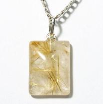 Pingente Retângulo Rutilo Incrustado no Cristal de Quartzo com Montagem em Prata 950 Pingente Retângulo Rutilo Incrustado no Cristal de Quartzo com Montagem em Prata 950