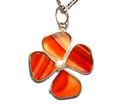 Pingente Trevo 4 Folhas de Ágata Cornalina Natural com Metal Prateado - 10 Unidades