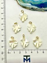 Pingente Trevo de Madreperola com Argolinha e Chupetinha - 01 Unidade