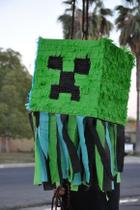Pinhata Minecraft 06, com bastão, tapa olhos e confetes - Pinhatas Nacionais