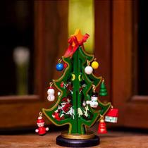 Pinheiro forest verde - raizes