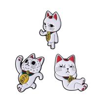 Pins De Esmalte E Broches De Personagens De Anime: Gato De Desenho Animado Com Dedo Do Meio, Vovó Pins De Esmalte E Broches De Personagens De Anime: Gato De Desenho Animado Com Dedo Do Meio, Vovó