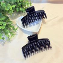 Piranha de Cabelo Grande Preta em Acrílico com Dentes Largos Piranha de Cabelo Grande Preta em Acrílico com Dentes Largos