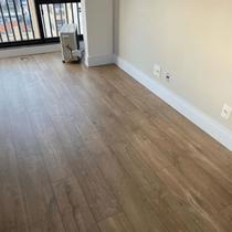 Piso Laminado Quick Step Eligna Wide Carvalho Natural Serrado QSEW3784 Cx 2,06m² Carvalho Natural Serrado