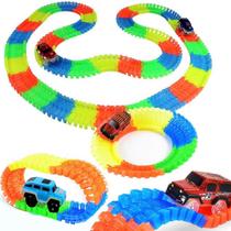 Pista De Corrida P/ Montar 56 Peças 70cm Extensível Flexivel C/ Carrinho A Pilha Brinquedo Infantil Pista De Corrida P/ Montar 56 Peças 70cm Extensível Flexivel C/ Carrinho A Pilha Brinquedo Infantil