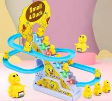 Pista de Patinho Brinquedo Eletrônico Musical Com Luzes Playground Sobe Escadas Desce Escorregador - Toy King