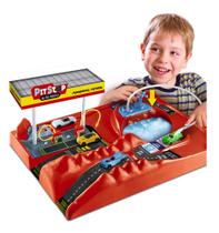 Pista Pit Stop Infantil com 2 Carrinhos Miniatura Brinquedo de Corrida Interativo para Crianças