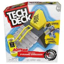 Pista Pyramid Shredder + Skate de Dedo Almost - Tech Deck Pista Pyramid Shredder + Skate de Dedo Almost - Tech Deck