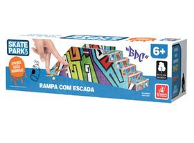 Pista skate a c/ skate dedo madeira brincadeira de criança Pista skate a c/ skate dedo madeira brincadeira de criança