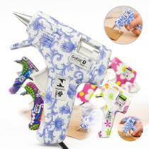 Pistola De Cola Quente Bico Fino Bastão 7,5mm Com Estampas Coloridas Tomada Inmetro Bivolt Pistola De Cola Quente Bico Fino Bastão 7,5mm Com Estampas Coloridas Tomada Inmetro Bivolt