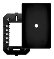 Placa 4x2 Preta Com Suporte Saída de Fio Habitat Black - Fame Placa 4x2 Preta Com Suporte Saída de Fio Habitat Black - Fame