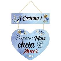 Placa com Corda Coração A Cozinha é Pequena Mais Cheia de Amor