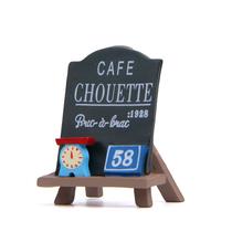 Placa criativa de café francês com ornamento de jardim com relógio e balança