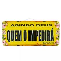 Placa de Carro Decorativa em Madeira - Agindo Deus - Quem o Impedirá Placa de Carro Decorativa em Madeira - Agindo Deus - Quem o Impedirá
