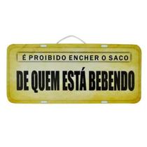 Placa de Carro Decorativa em Madeira - É Proibido Encher o Saco de Quem Está Bebendo