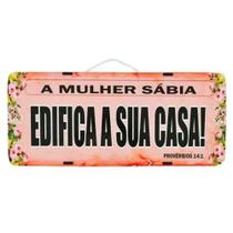 Placa de Carro Decorativa - Madeira - A Mulher Sábia Edifica a Sua Casa!