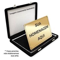 Placa de Homenagem em Acrílico Espelhado Dourado com Estojo Preto