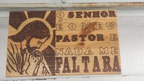 Placa de lapidação madeira o Senhor é meu Pastor