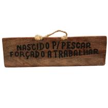 Placa de madeira enfeite com a frase "Nascido p/ Pescar Forçado a trabalhar" Placa de madeira enfeite com a frase "Nascido p/ Pescar Forçado a trabalhar"