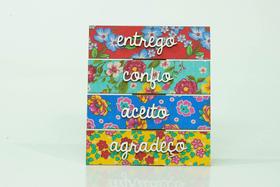 Placa de Mesa Entrego Confio Aceito Agradeço 20,5x18cm