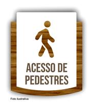Placa De Sinalização Acesso de Pedestre - MDF 15x13cm