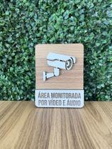 Placa de sinalização Área Monitorada por vídeo e áudio em mdf