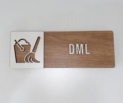 Placa de sinalização DML em mdf
