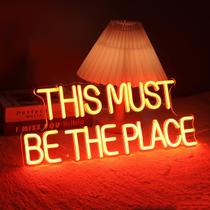 Placa decorativa Britrio This Must Be The Place LED Neon 44x18 cm