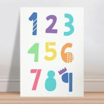 Placa decorativa infantil números coloridos coroa lilás