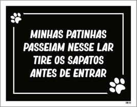 Placa Decorativa - Minhas Patinhas Passeiam Nesse Lar 18X23