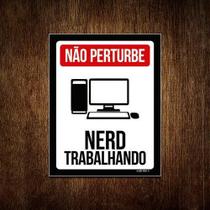 Placa Decorativa - Não Perturbe Nerd Trabalhando 18X23