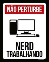 Placa Decorativa - Não Perturbe Nerd Trabalhando 18X23