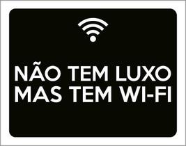Placa Decorativa - Não Tem Luxo Mas Tem Wi-Fi 18X23
