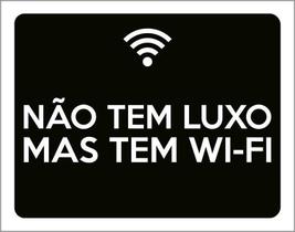 Placa Decorativa - Não Tem Luxo Mas Tem Wi-Fi 27X35