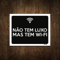 Placa Decorativa - Não Tem Luxo Mas Tem Wi-Fi 36X46