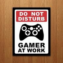 Placa Decorativa Nerd - Gamer At Work Xb - Trabalhando 27X35