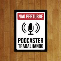 Placa Decorativa Podcaster Trabalhando