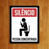 Placa Decorativa - Silêncio Pessoa Concentrada (36X46)
