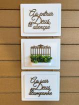 Placa Decorativa Tripla Branca Com Janela e Frases Plaza Design