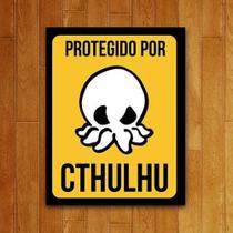 Placa Decorativa Um Sábado Qualquer Protegido Cthulhu 27X35